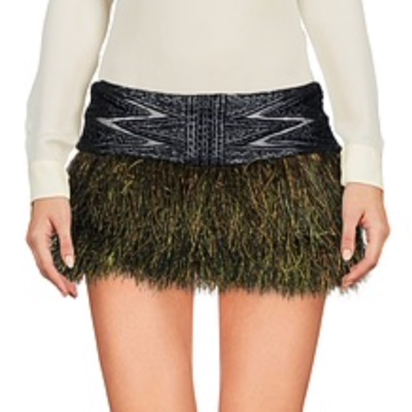 Valentino  Emu Feather +  Mini  SKIRT SIZE 4 - Picture 1 of 8